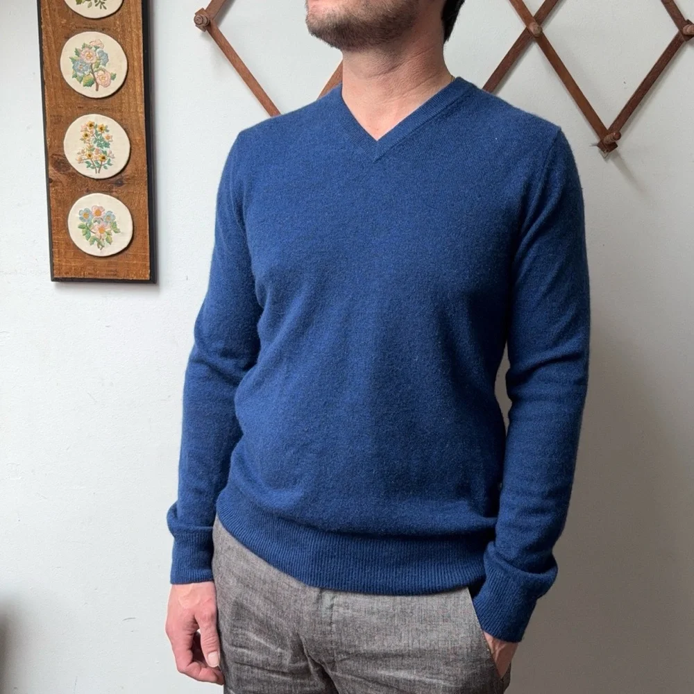 Bloomingdales Cashmere Blue V-Neck Sweater